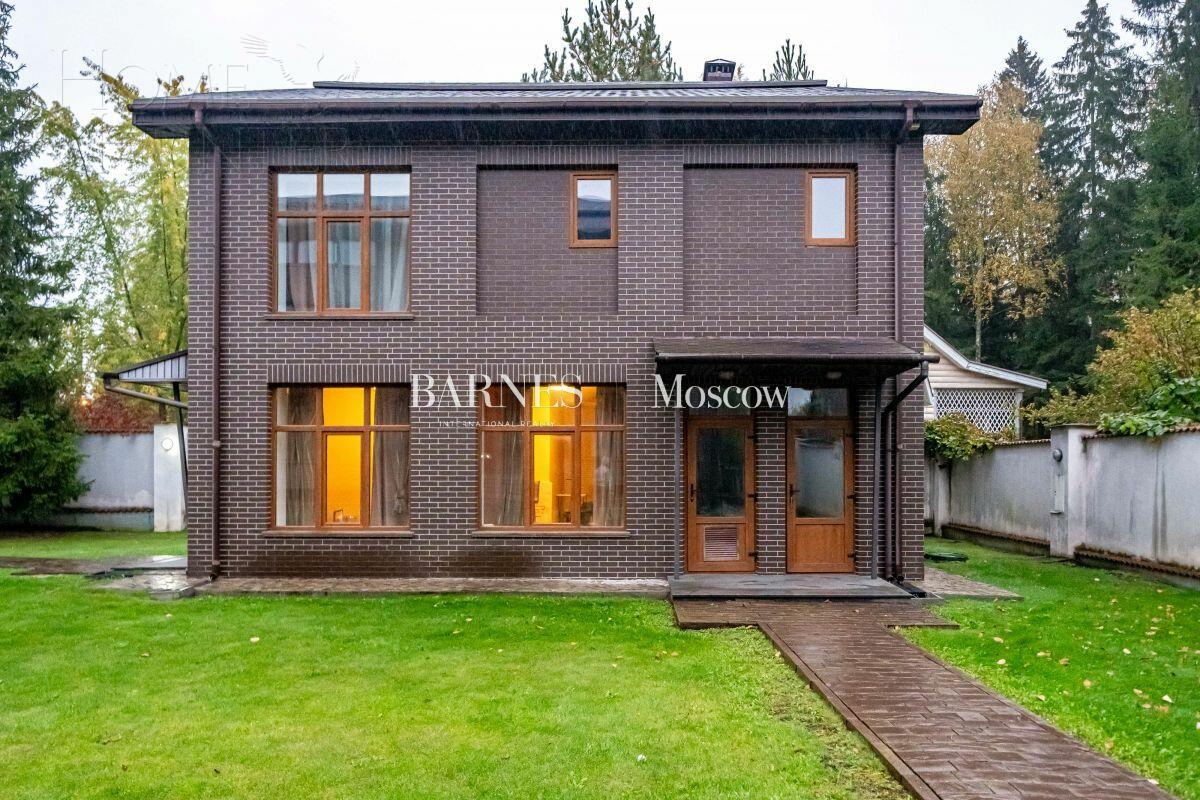 3-этажный коттедж 1 477 м² с отделкой