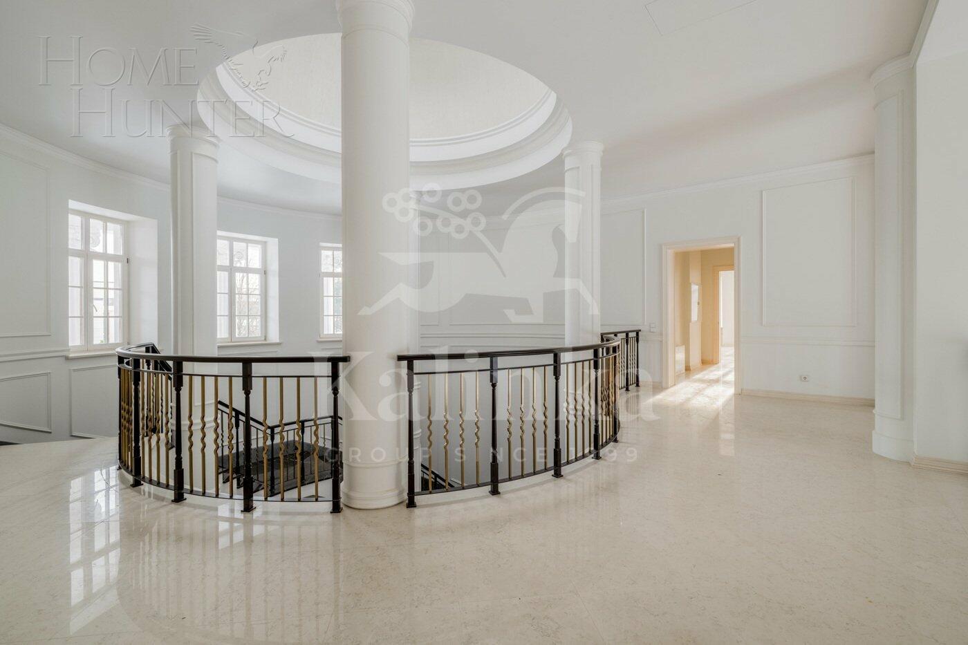 3-этажный коттедж 1 318.43 м² с отделкой