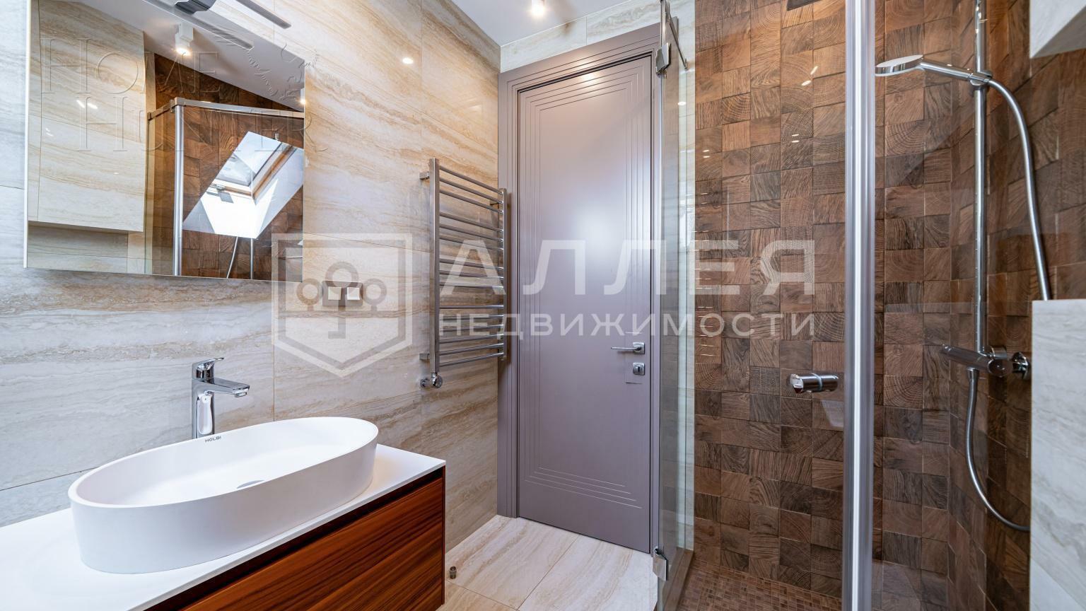 2-этажный коттедж 250 м² с отделкой