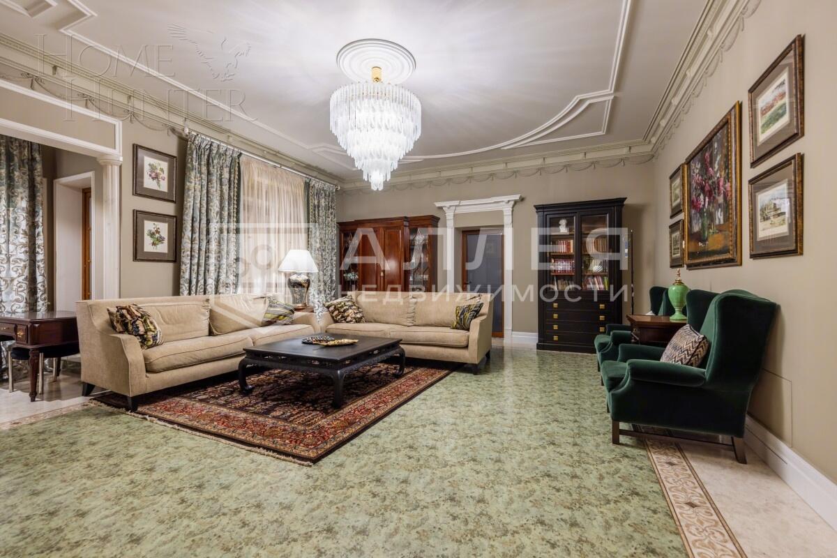 3-этажный коттедж 650 м² с отделкой