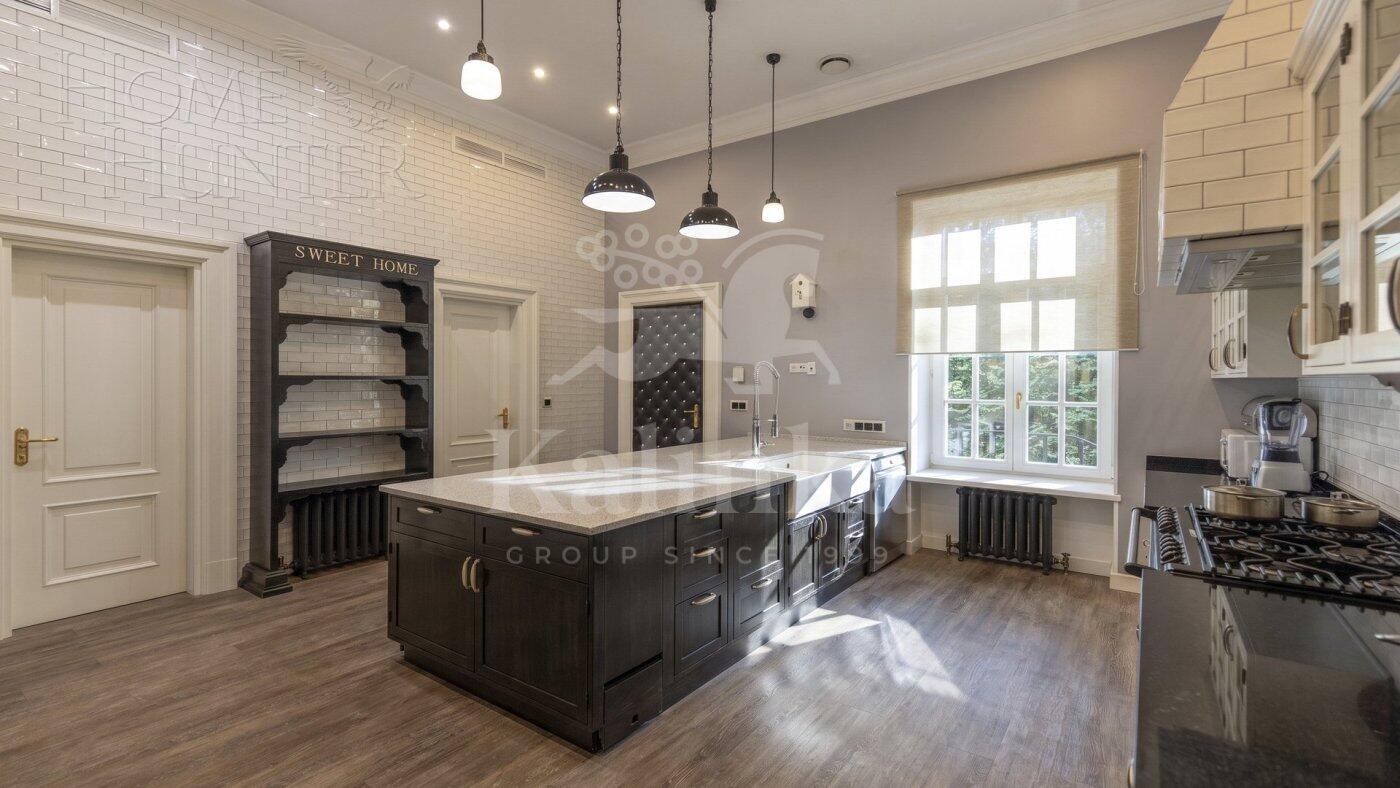 4-этажный коттедж 2 000 м² с отделкой