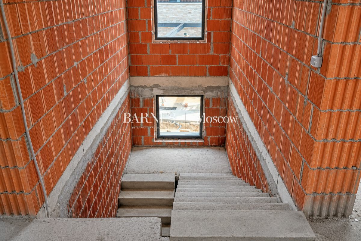 2-этажный коттедж 290.6 м² без отделки