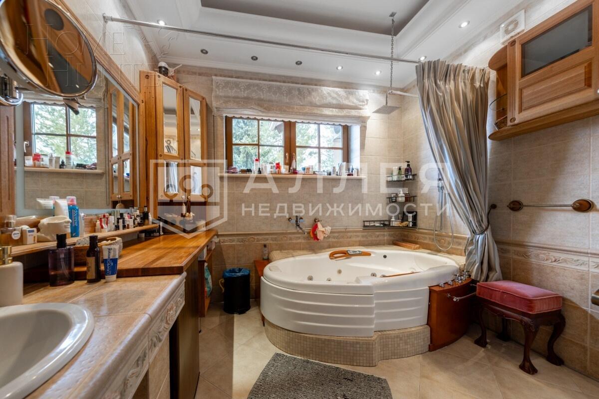 3-этажный коттедж 650 м² с отделкой