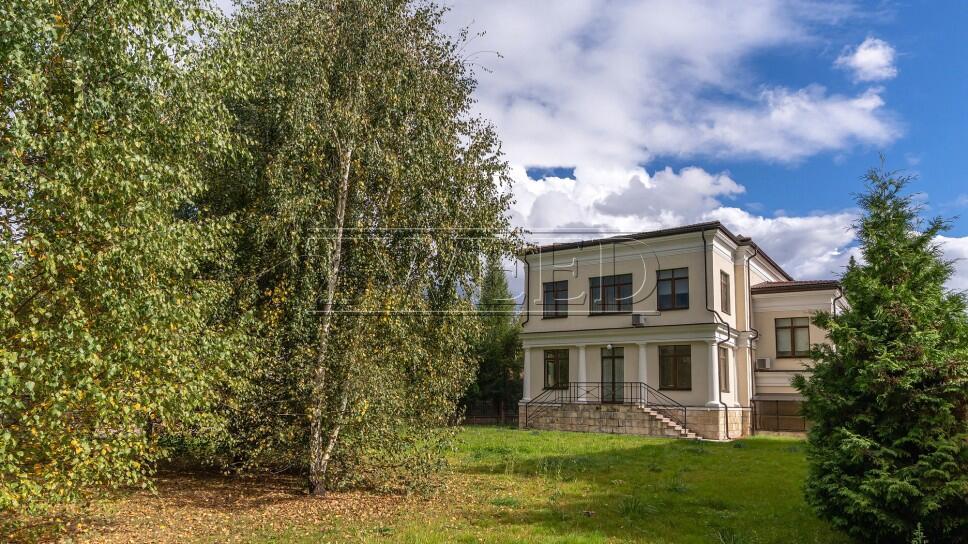 2-этажный коттедж 400 м² с отделкой
