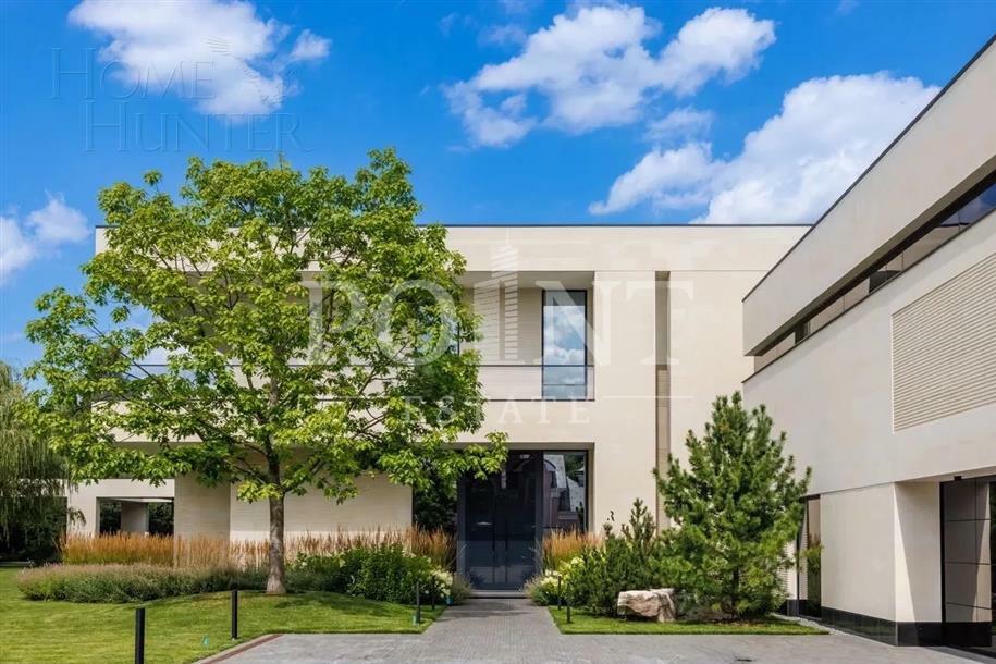 КОТТЕДЖ 2 560 м² с отделкой