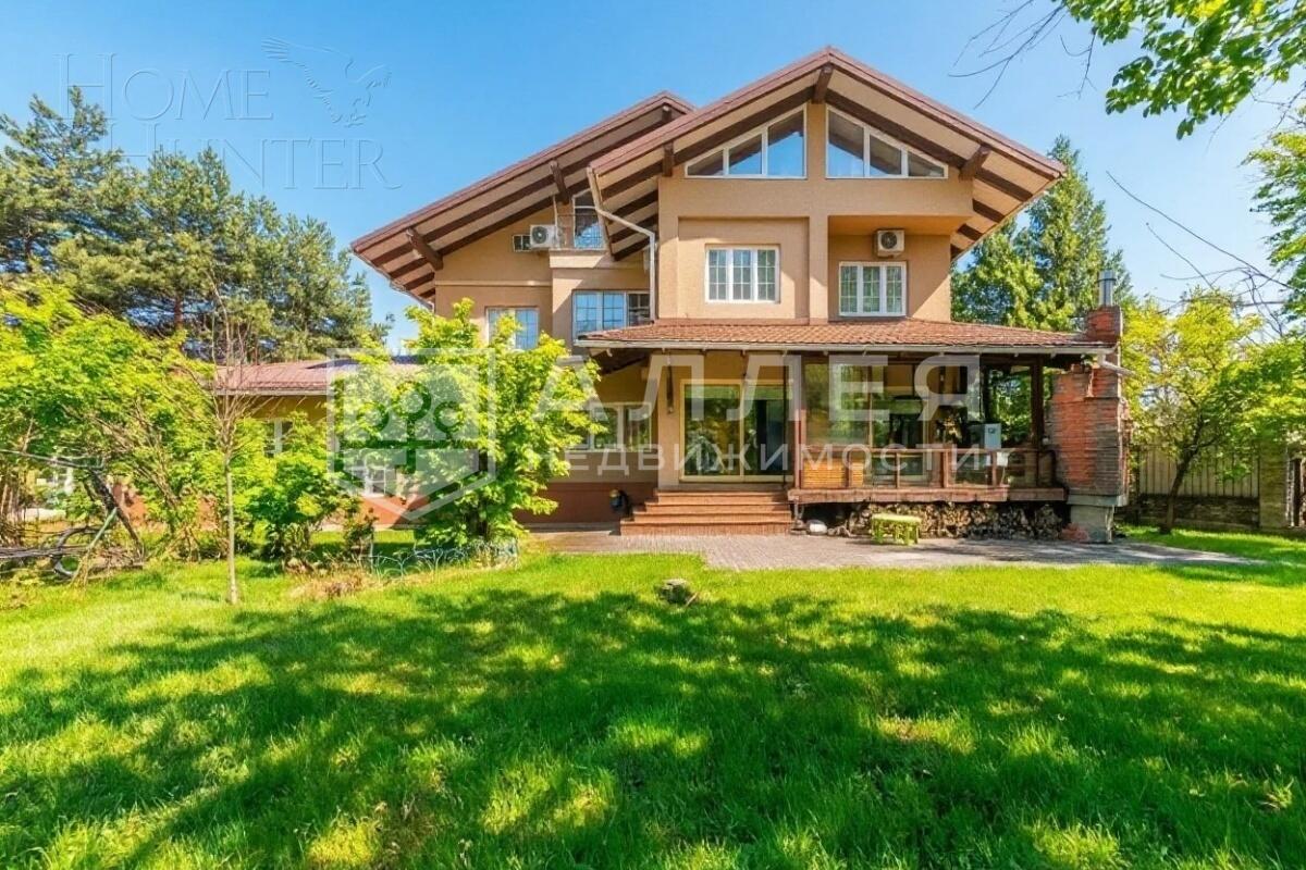 3-этажный коттедж 650 м² с отделкой