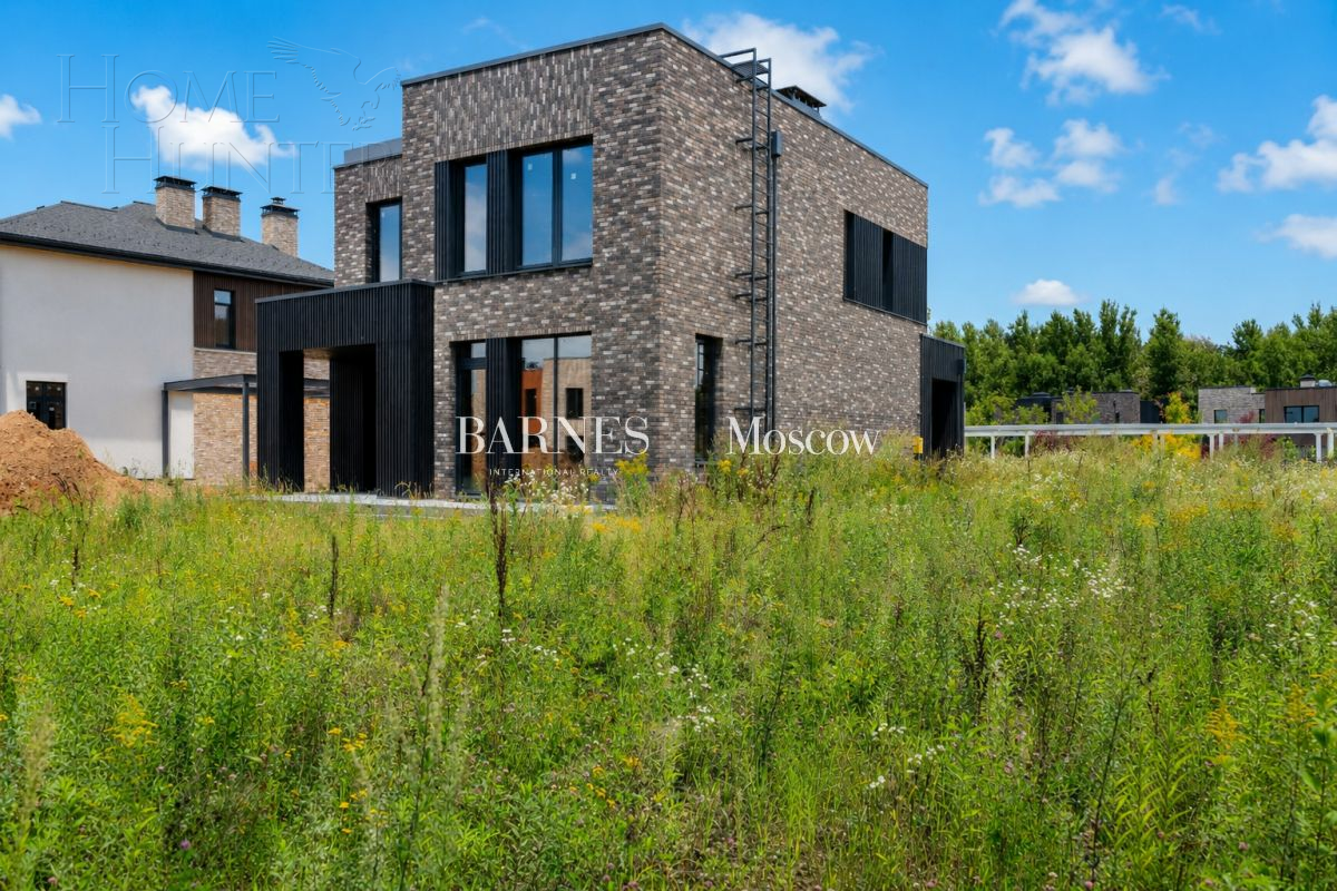 2-этажный коттедж 290.6 м² без отделки