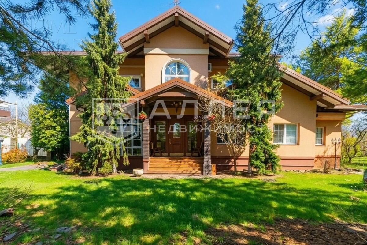 3-этажный коттедж 650 м² с отделкой