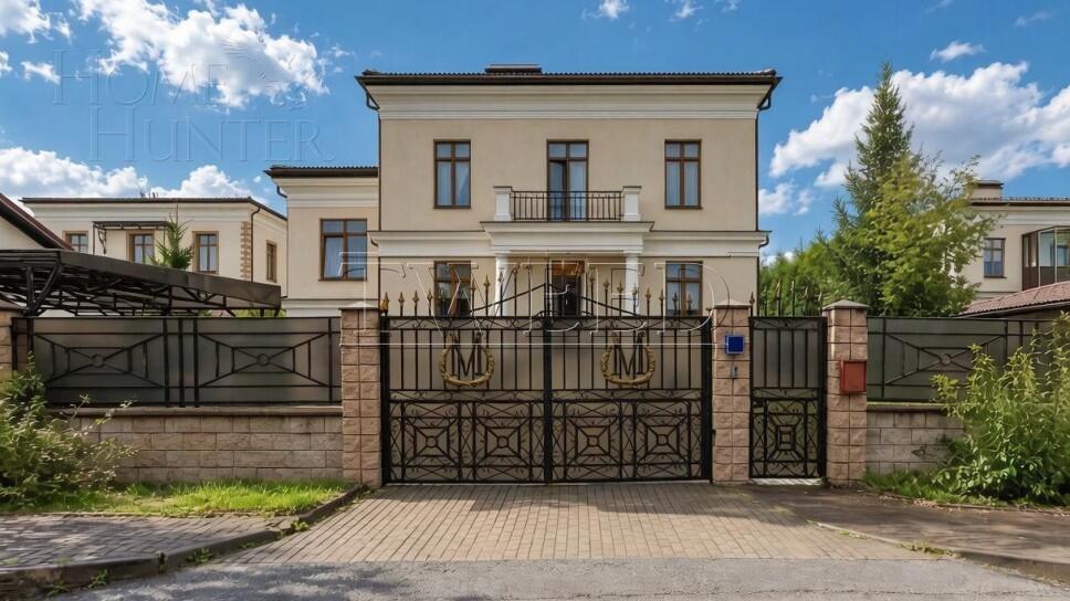 2-этажный коттедж 400 м² с отделкой