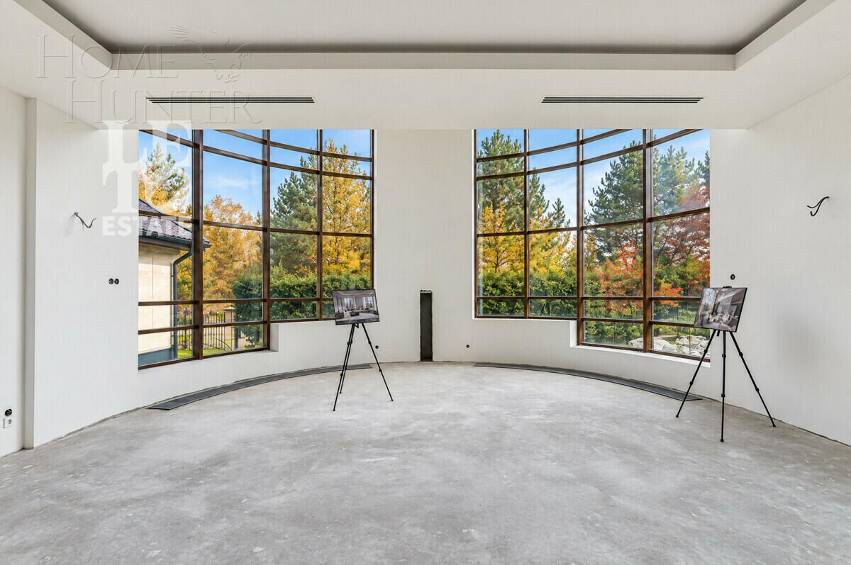 1-этажный коттедж 740 м² без отделки