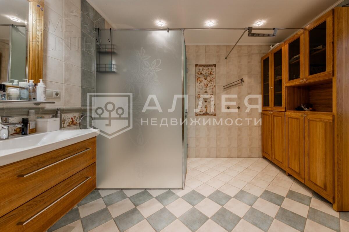 3-этажный коттедж 650 м² с отделкой