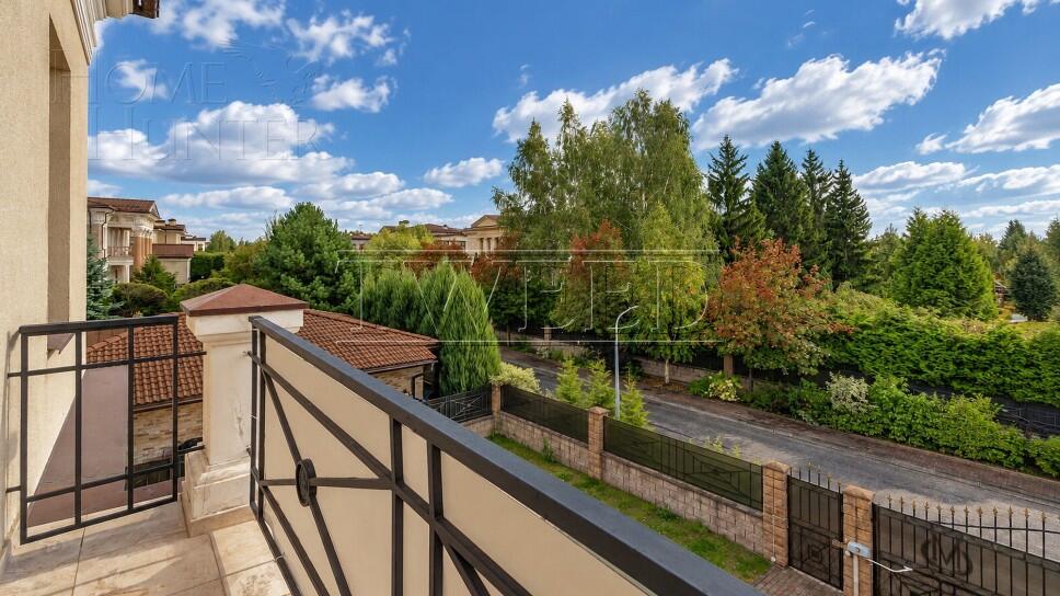 2-этажный коттедж 400 м² с отделкой