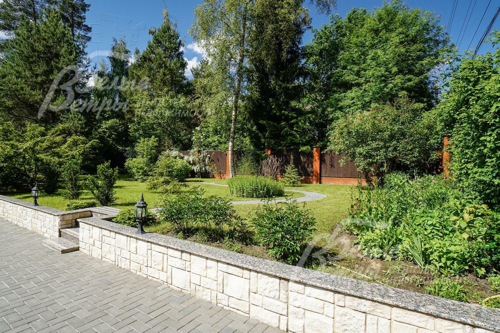 4-этажный коттедж 880 м² с отделкой