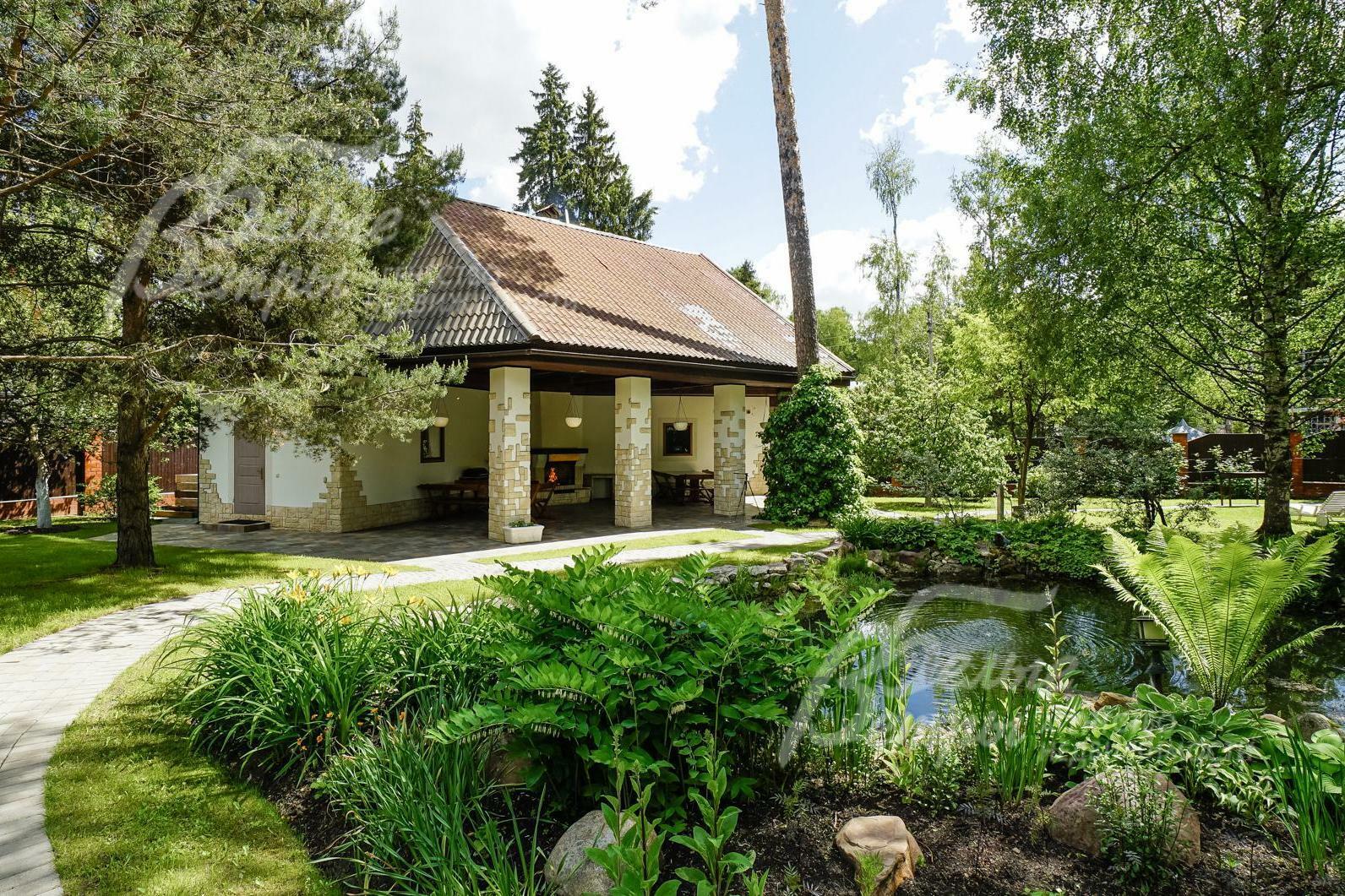 4-этажный коттедж 880 м² с отделкой