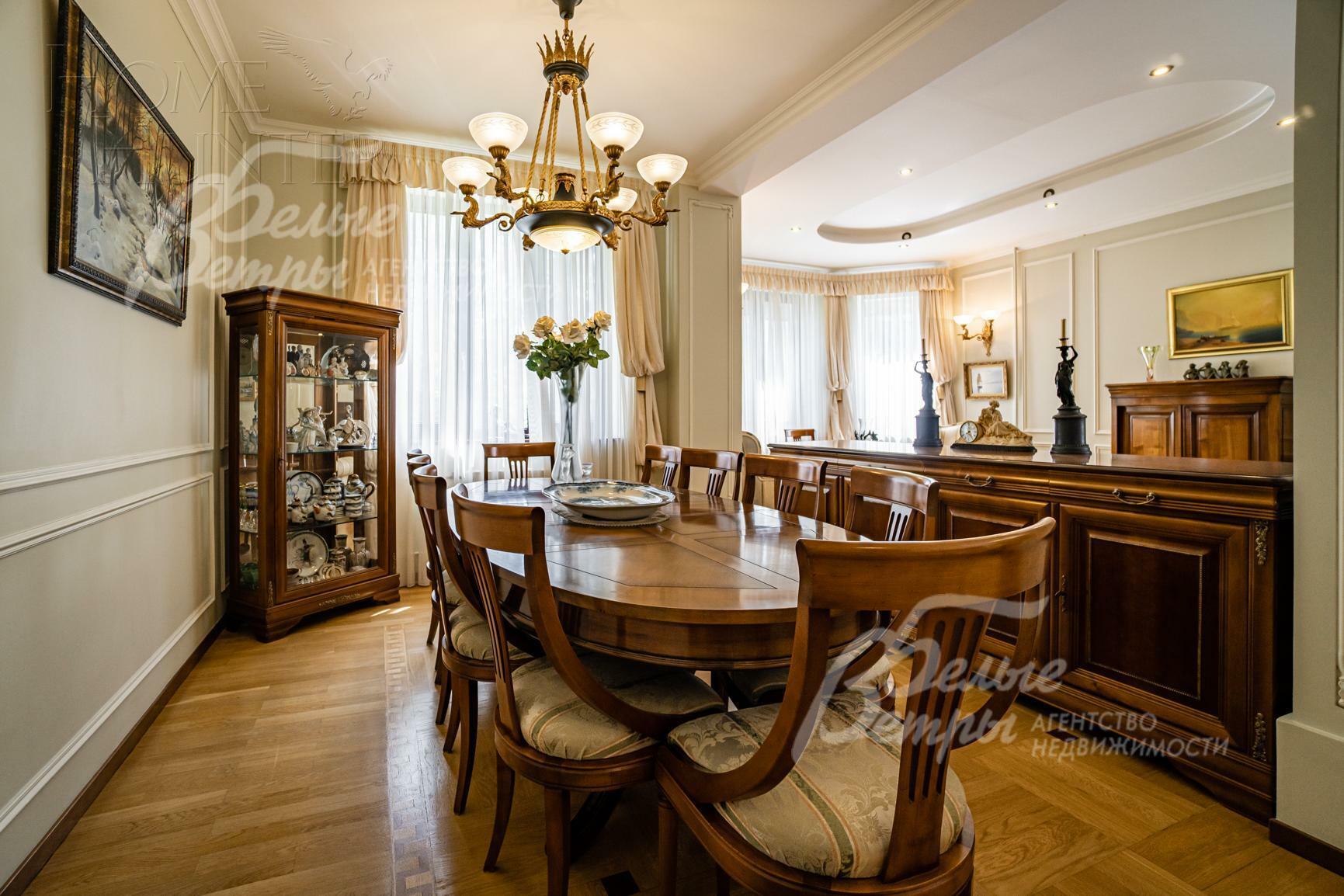 4-этажный коттедж 880 м² с отделкой