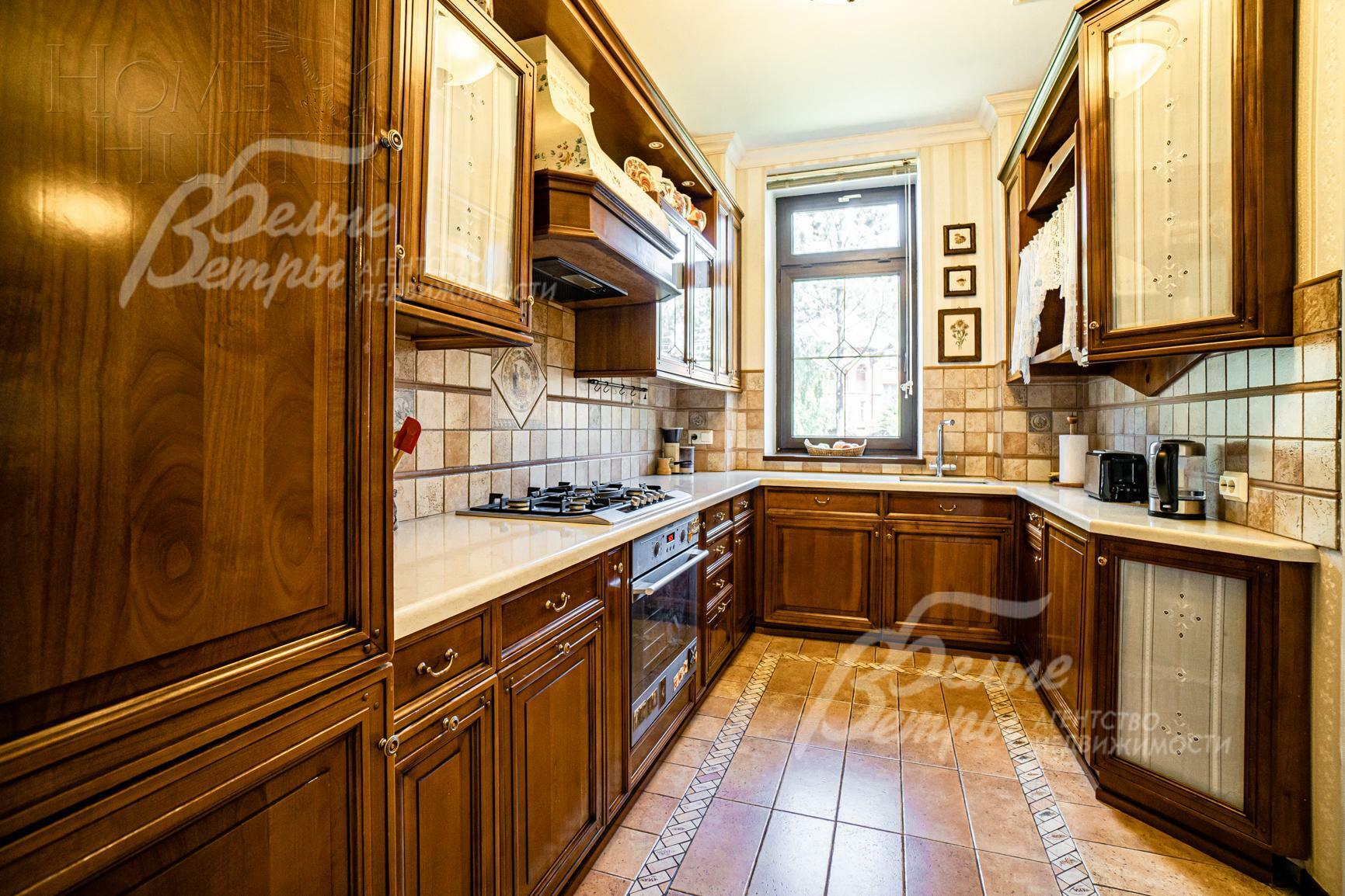 4-этажный коттедж 880 м² с отделкой