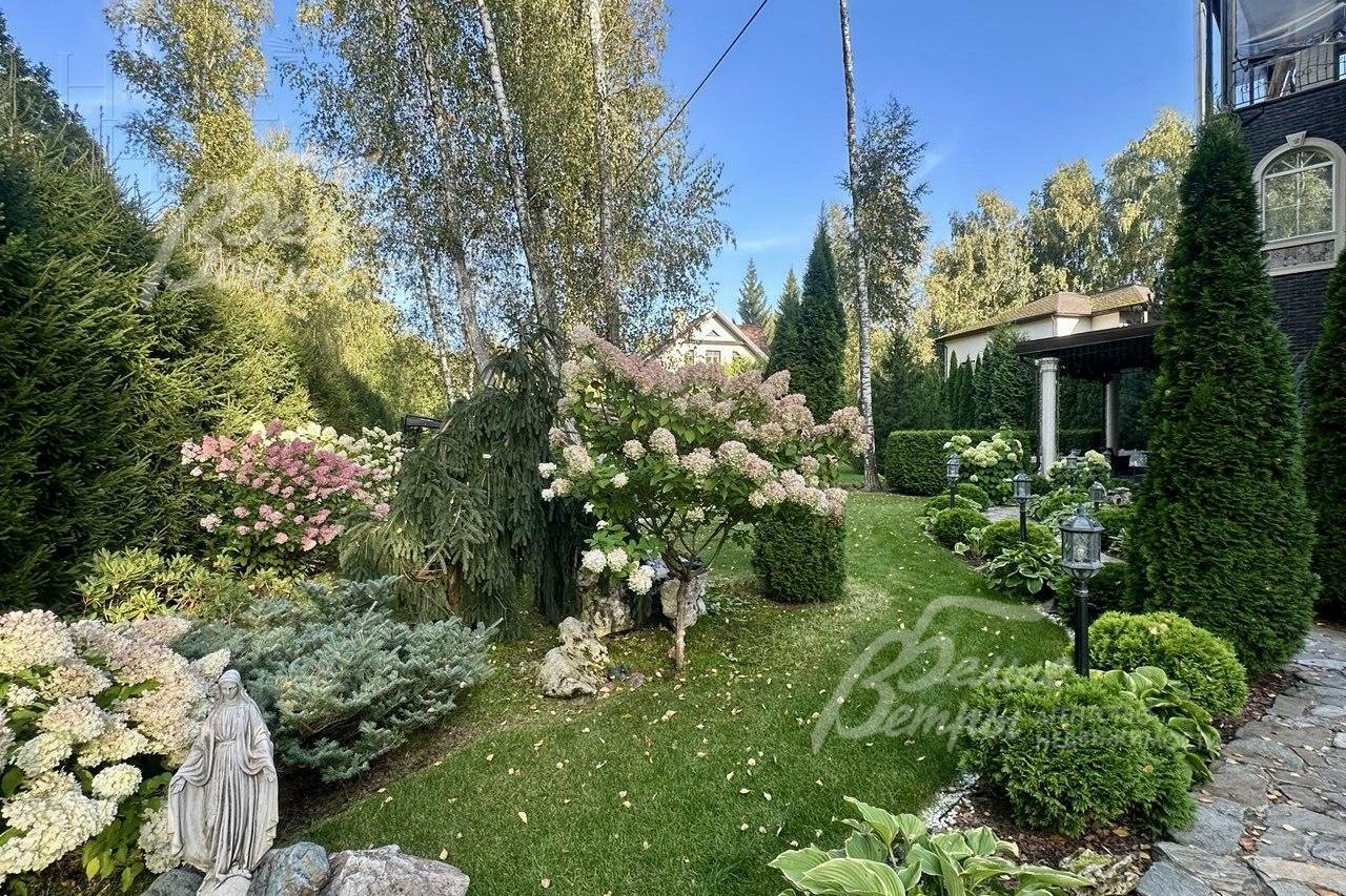3-этажный коттедж 720 м² с отделкой