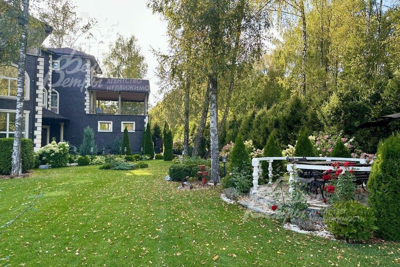 3-этажный коттедж 720 м² с отделкой