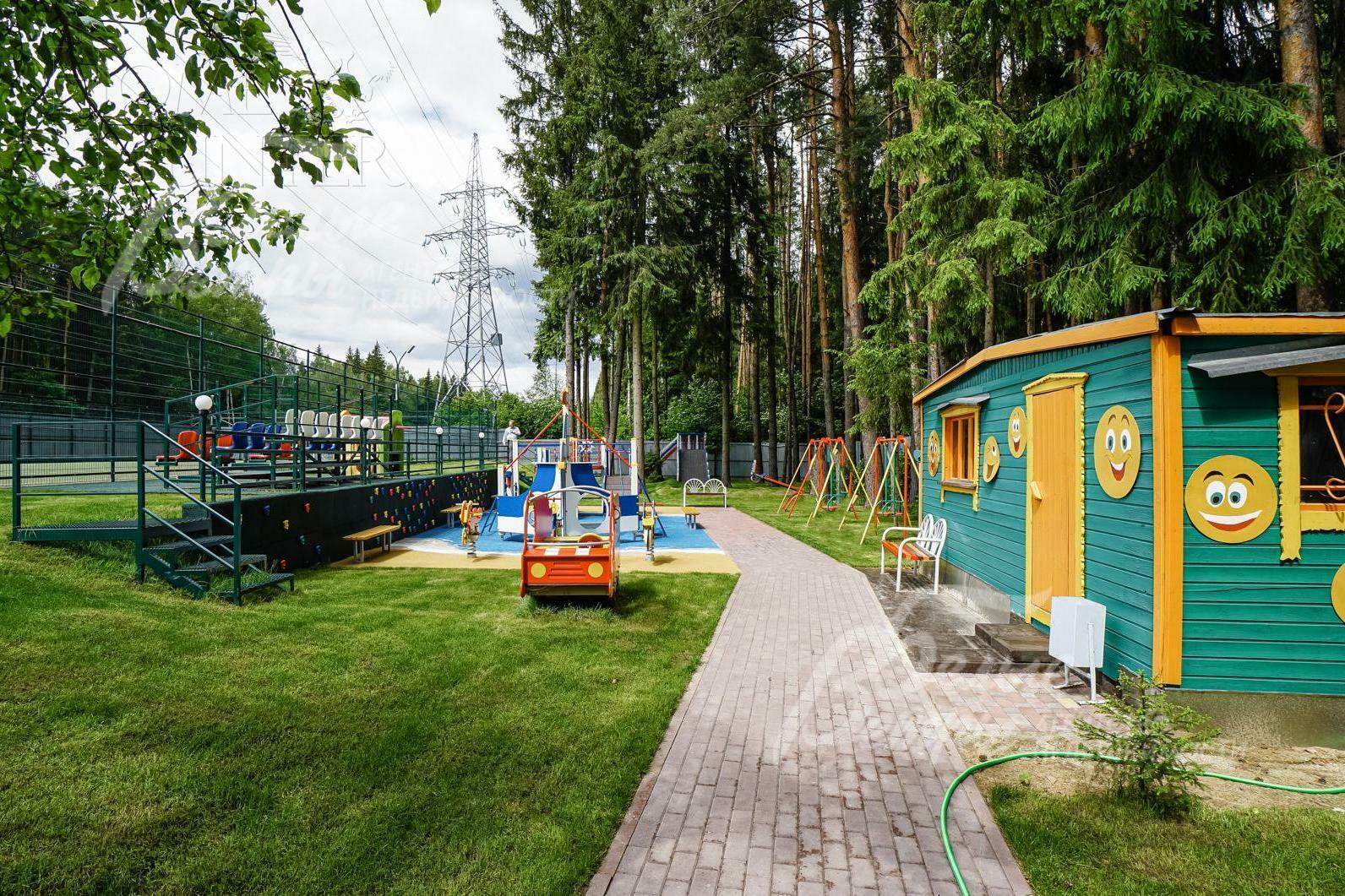 4-этажный коттедж 880 м² с отделкой
