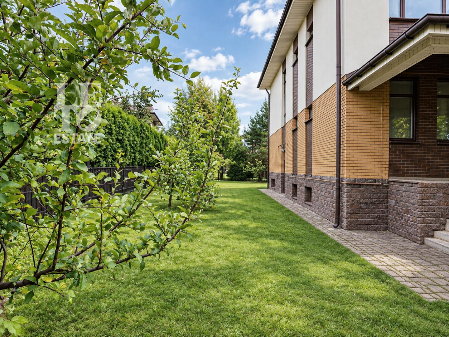 1-этажный коттедж 640 м² без отделки
