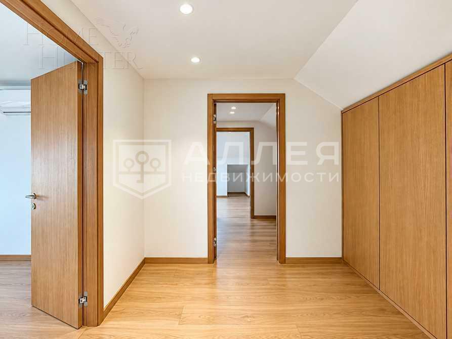 3-этажный коттедж 350 м² с отделкой