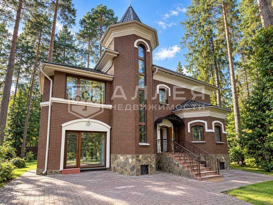 3-этажный коттедж 350 м² с отделкой