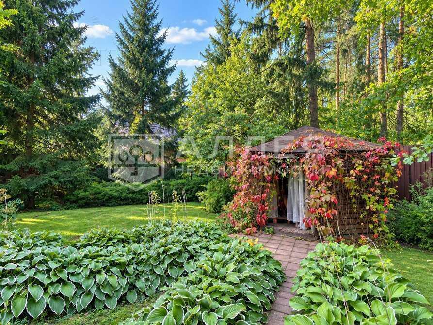 3-этажный коттедж 350 м² с отделкой