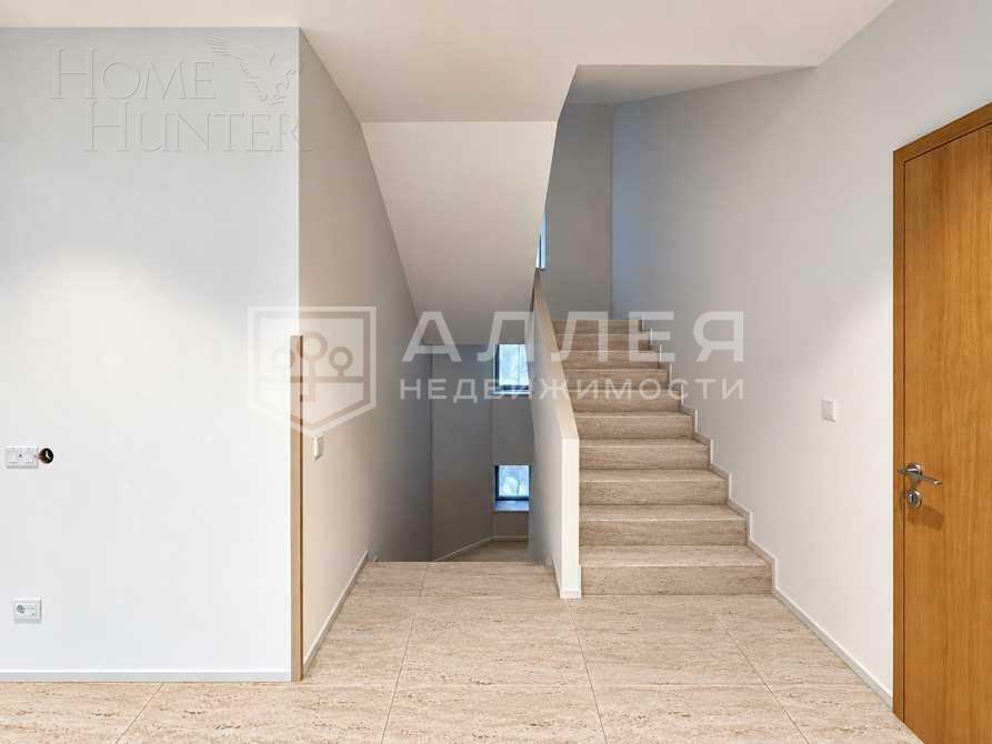3-этажный коттедж 350 м² с отделкой