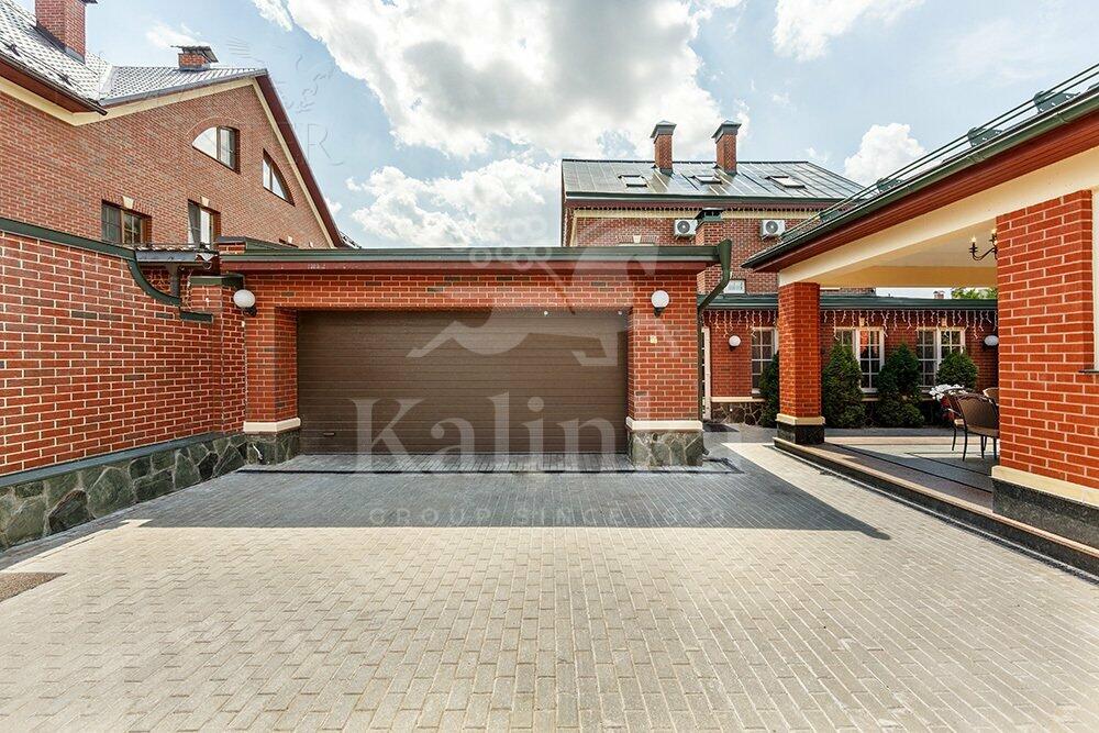 3-этажный коттедж 400 м² с отделкой