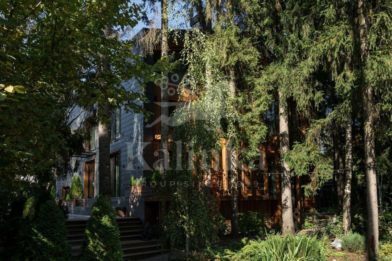 3-этажный коттедж 450 м² с отделкой