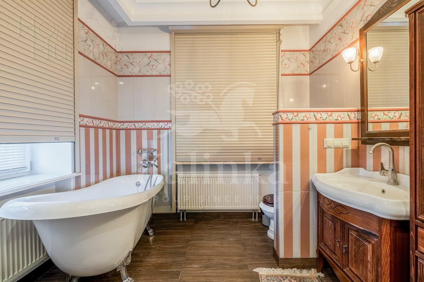 3-этажный коттедж 400 м² с отделкой