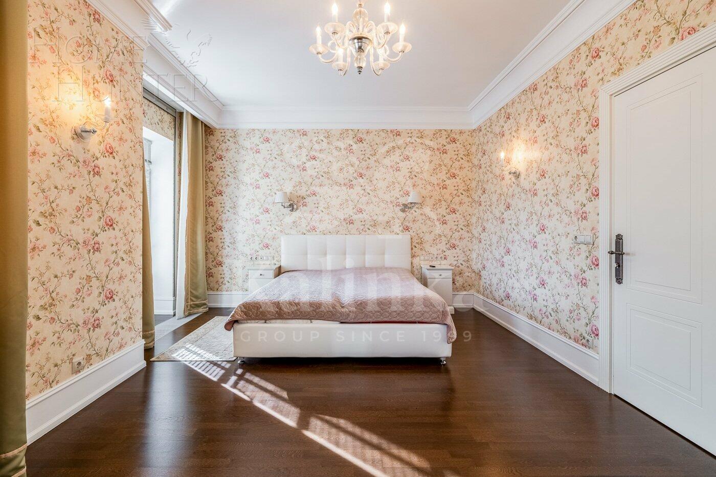 3-этажный коттедж 400 м² с отделкой