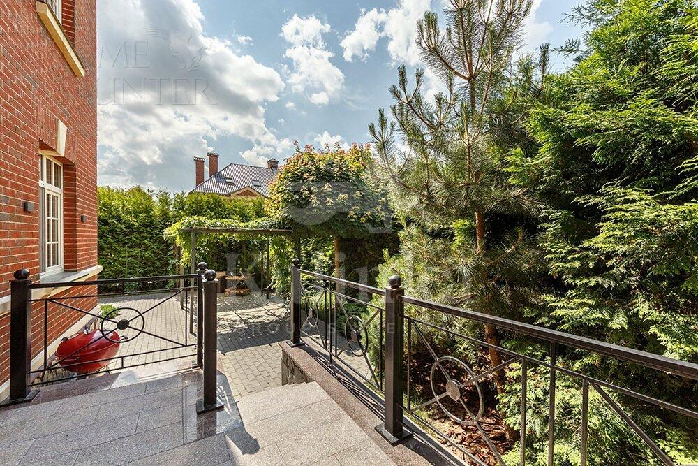 3-этажный коттедж 400 м² с отделкой