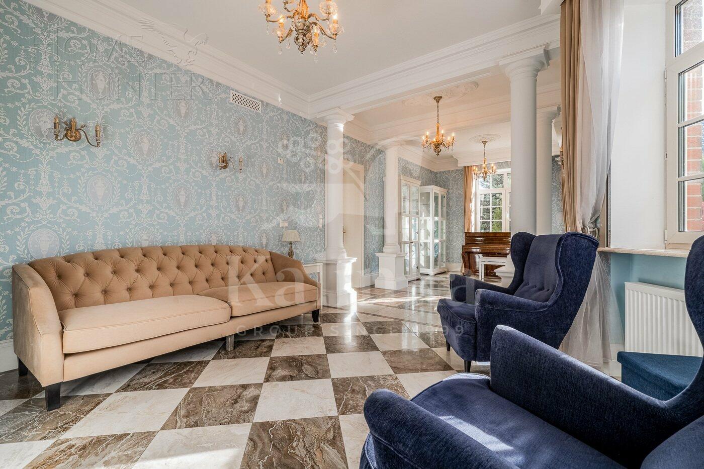 3-этажный коттедж 400 м² с отделкой