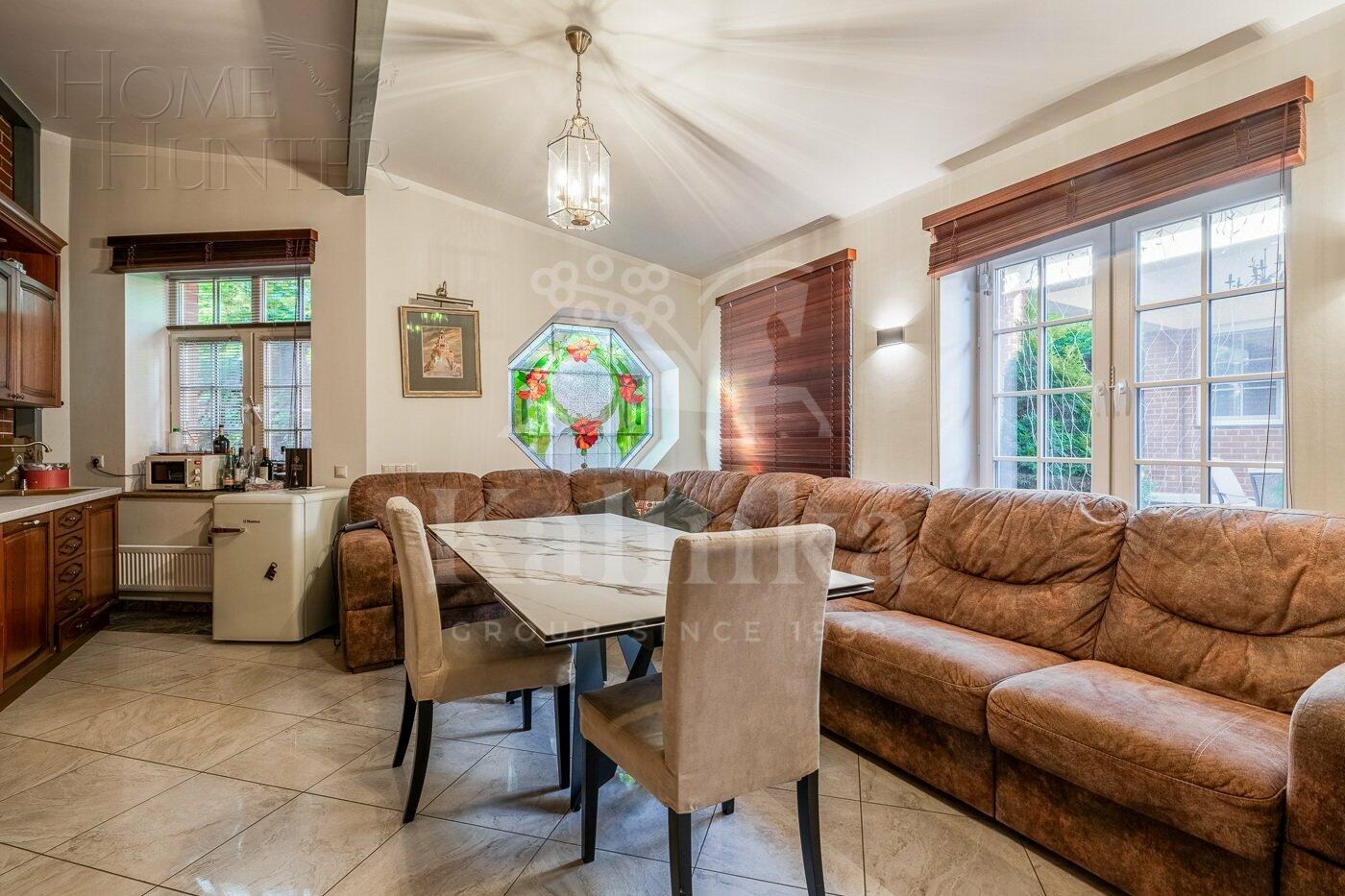 3-этажный коттедж 400 м² с отделкой
