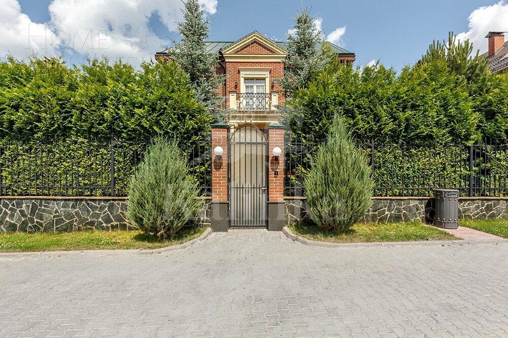 3-этажный коттедж 400 м² с отделкой