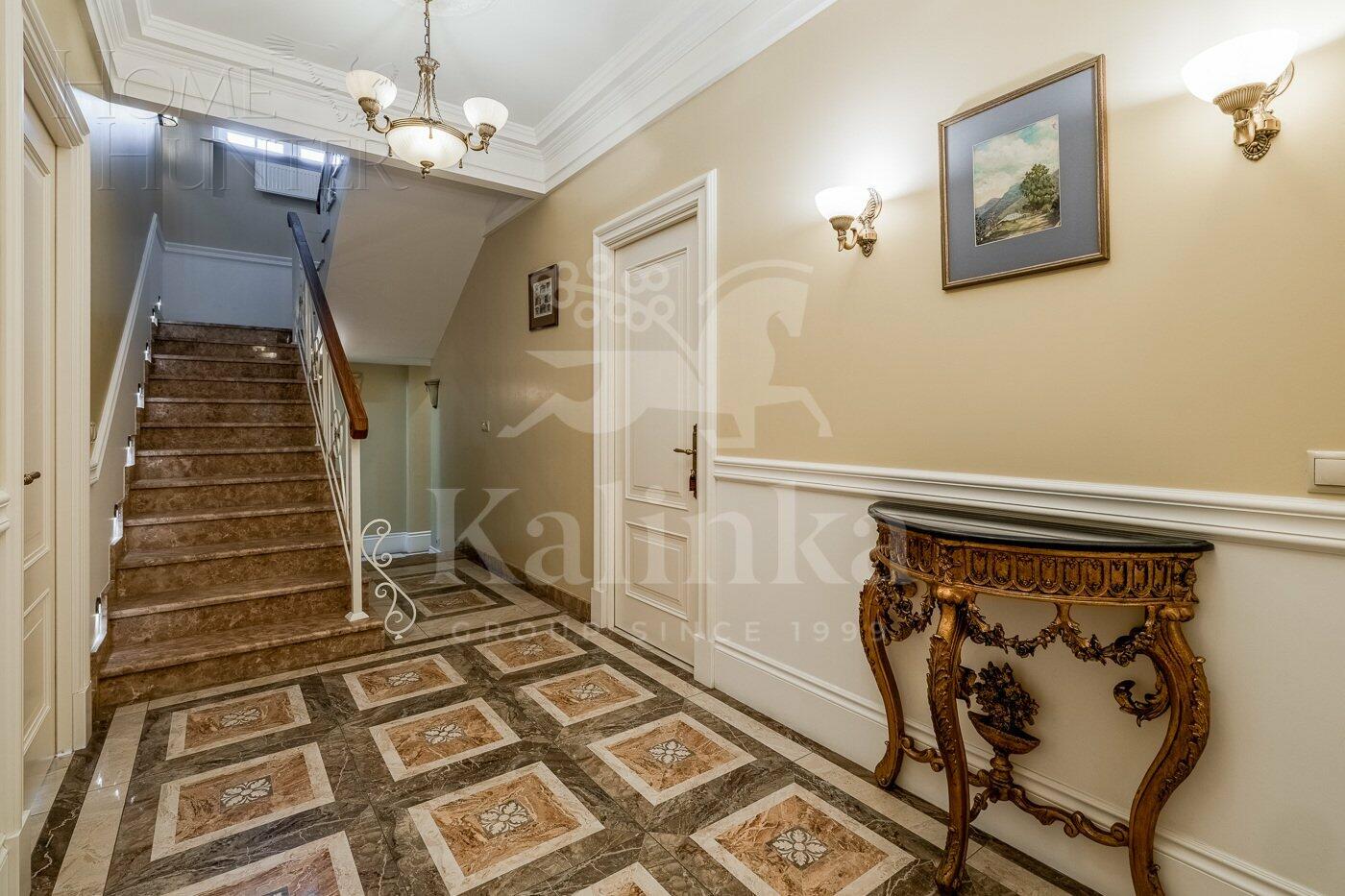 3-этажный коттедж 400 м² с отделкой