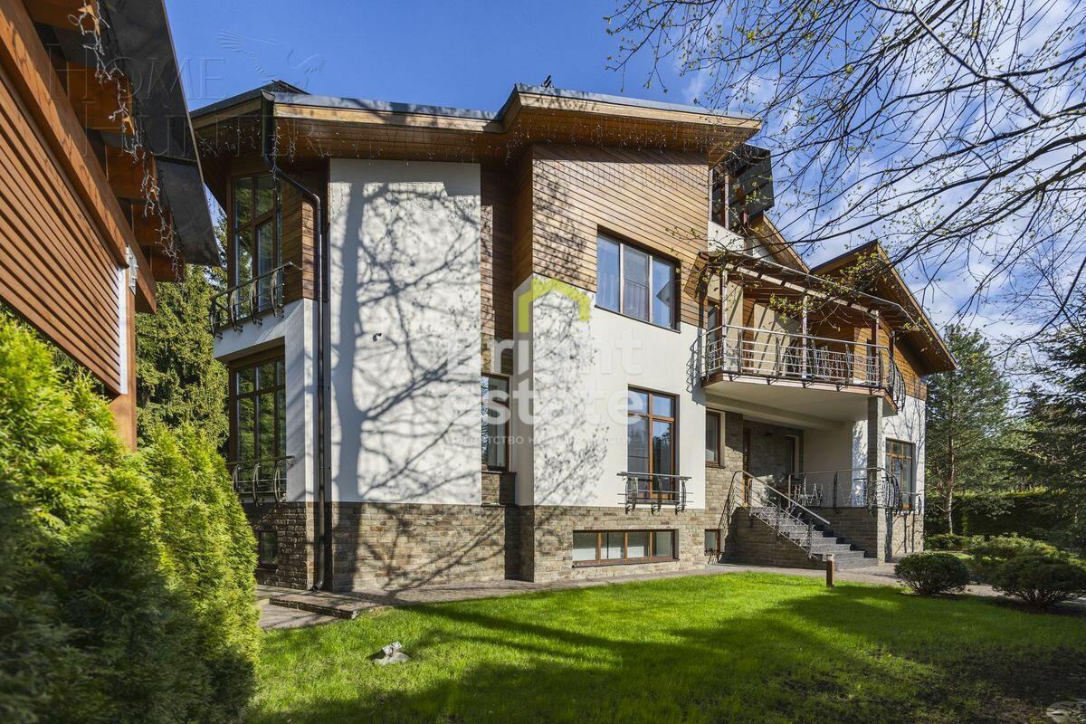 3-этажный коттедж 630 м² с отделкой