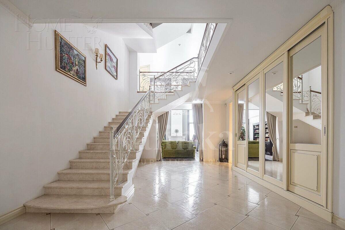 3-этажный коттедж 800 м² с отделкой