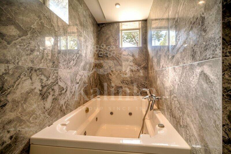 3-этажный коттедж 250 м² с отделкой