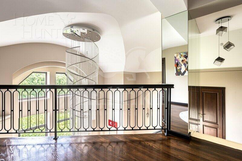 3-этажный коттедж 250 м² с отделкой