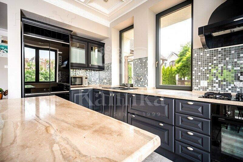 3-этажный коттедж 250 м² с отделкой