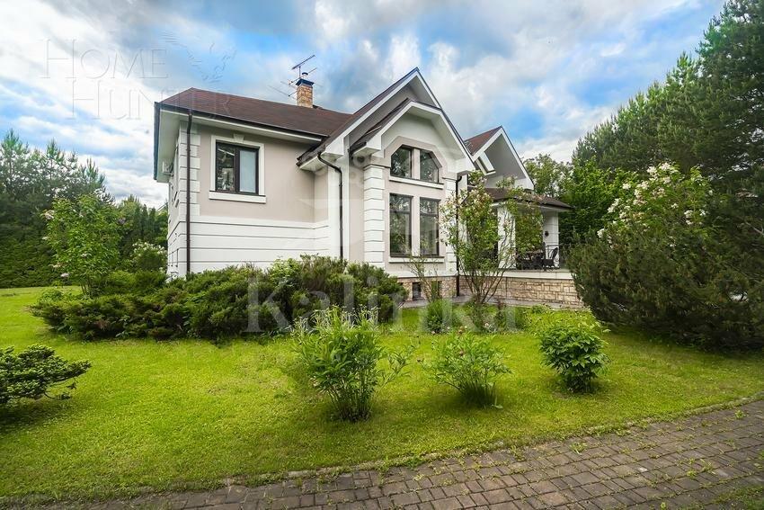3-этажный коттедж 250 м² с отделкой