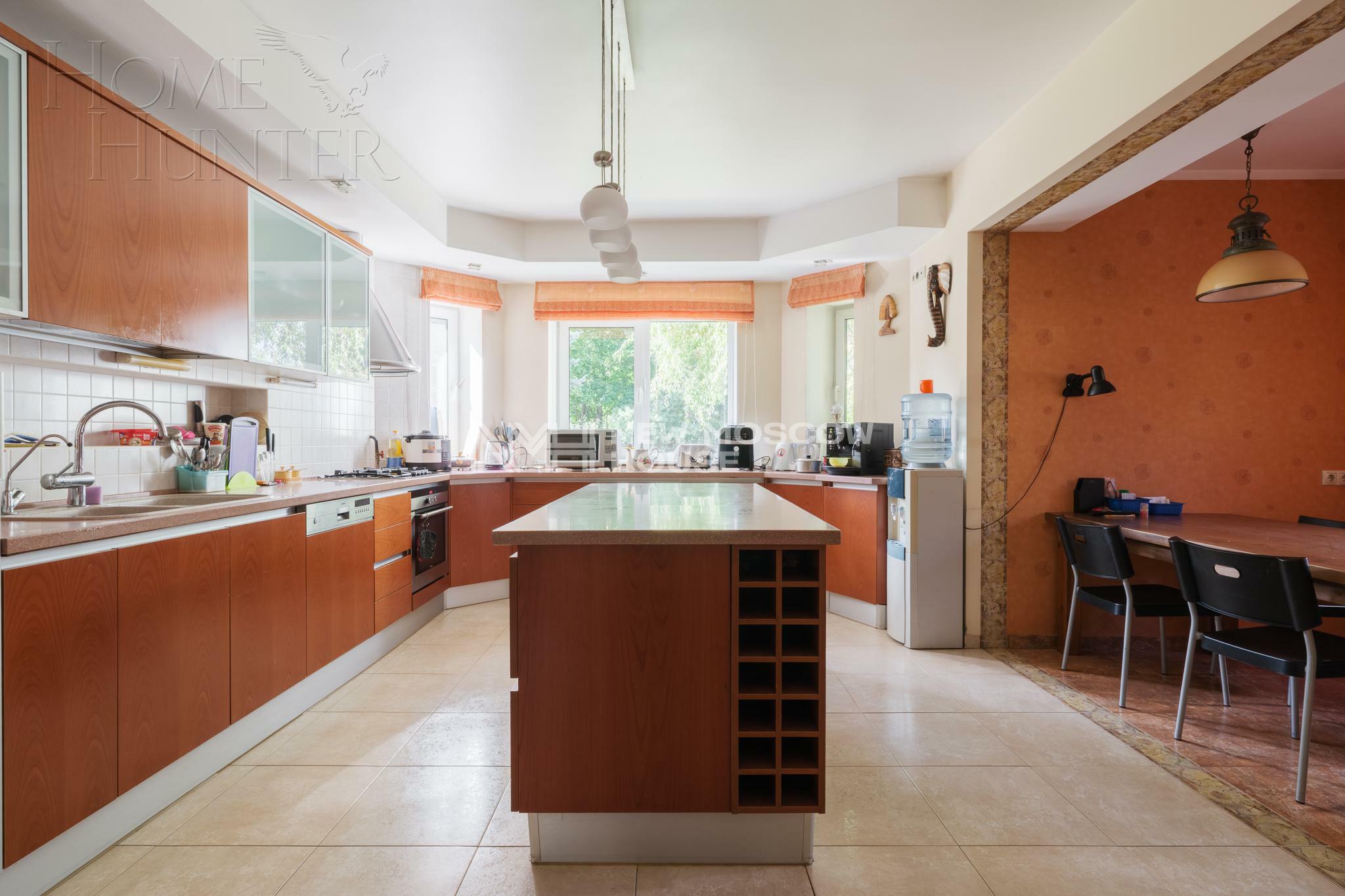 4-этажный коттедж 1 344 м² с отделкой
