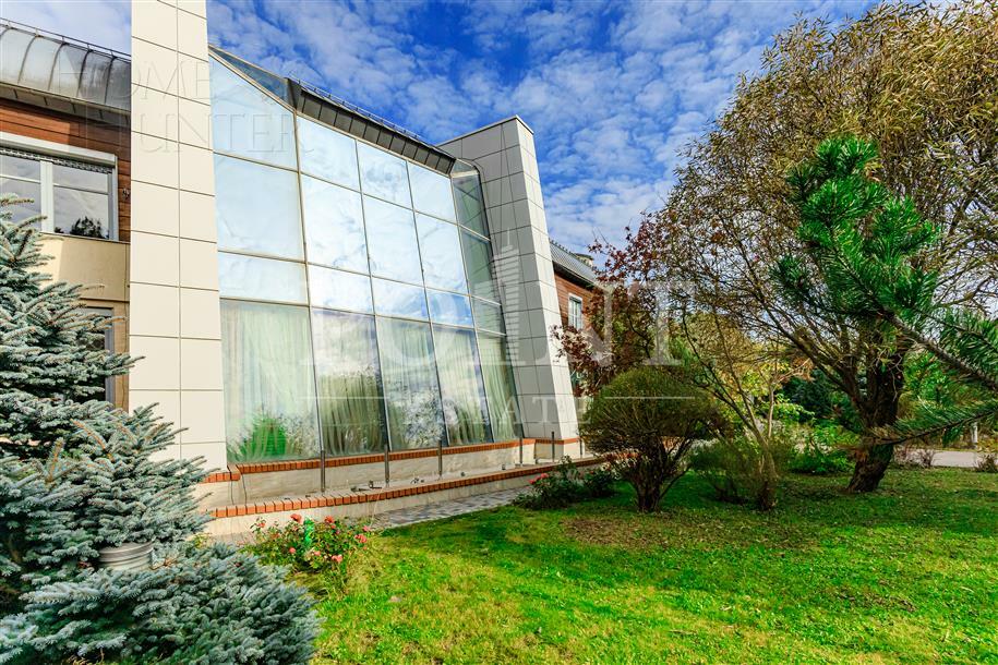 3-этажный коттедж 1 655 м² с отделкой