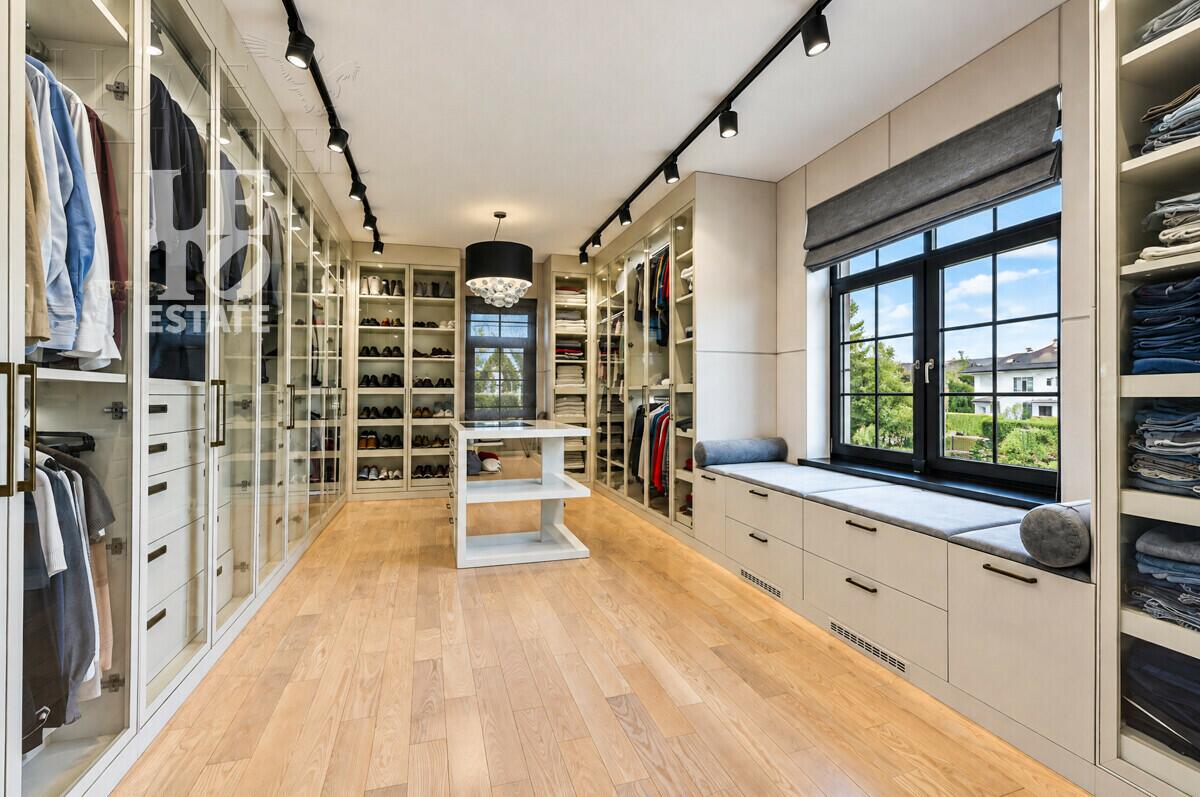 1-этажный коттедж 1 280 м² с отделкой