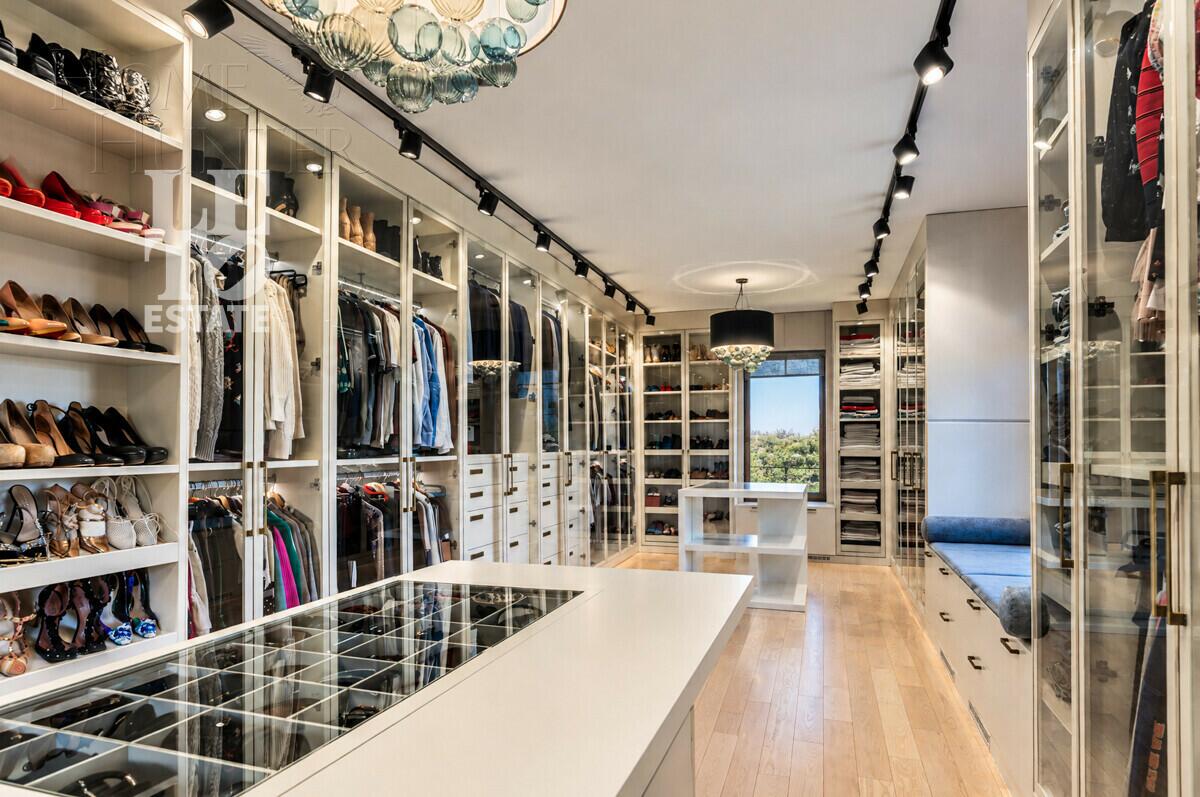 1-этажный коттедж 1 280 м² с отделкой
