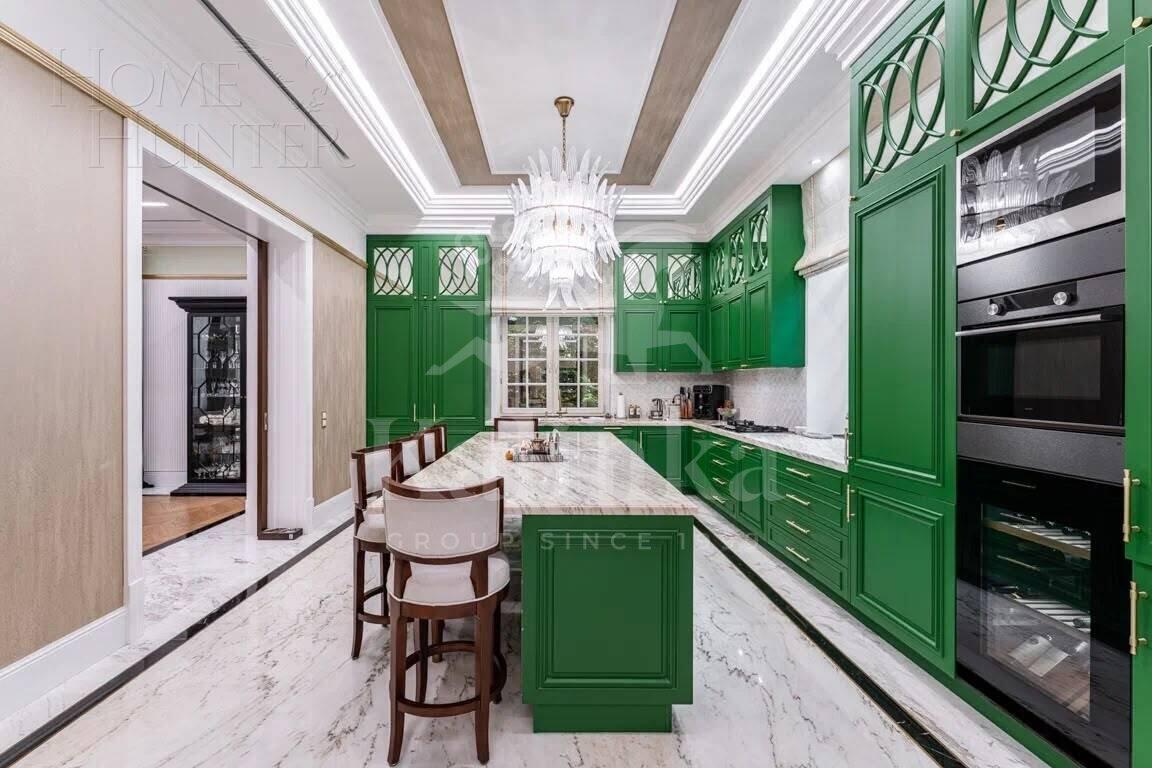 3-этажный коттедж 960 м² с отделкой
