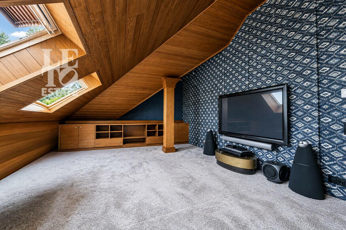 1-этажный коттедж 1 280 м² с отделкой