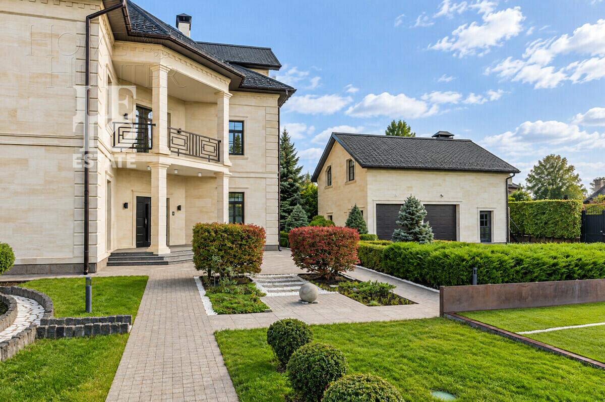 1-этажный коттедж 1 280 м² с отделкой